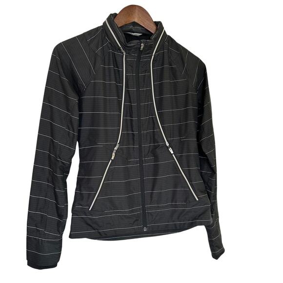 ATHLETA Run On Windbreaker Jacket Hidden Hood Reflective Stripes Size XS - Picture 1 of 10
